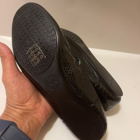 Michael Kors Fulton Black Quilted
Leather Ballet Flat Shoes Silver MK.brand new - Picture 12 of 16